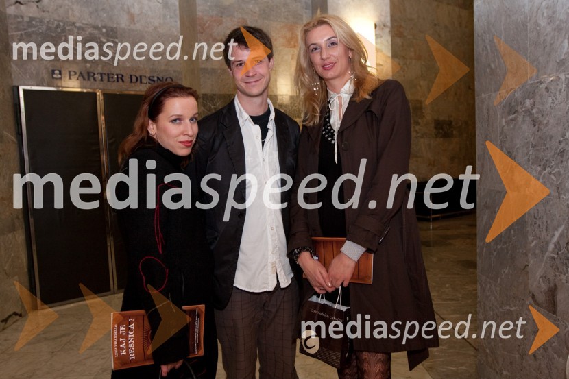 Tina Kolenik, Peter Harl, igralec in Olivera Erakovič, asistentka scenografke in kostumografkeKaj je resnica, premiera predstave v SNG Nova Gorica