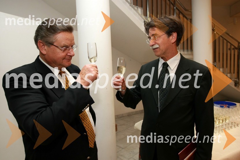 Dušan Mlakar, režiser in Jožko Čuk, v.d. direktorja Slovenskega narodnega gledališča (SNG) Nova GoricaKaj je resnica, premiera predstave v SNG Nova Gorica