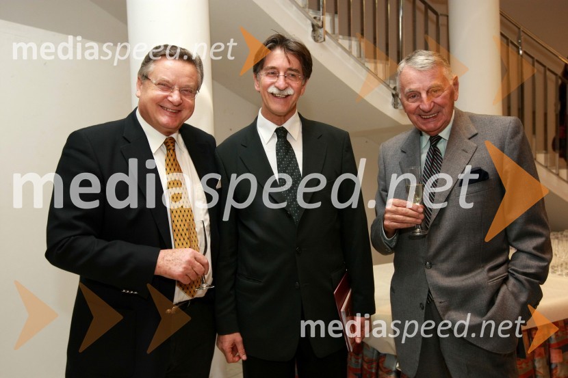 Dušan Mlakar, režiser, Jožko Čuk, v.d. direktorja Slovenskega narodnega gledališča (SNG) Nova Gorica in Demeter Bitenc, igralecKaj je resnica, premiera predstave v SNG Nova Gorica