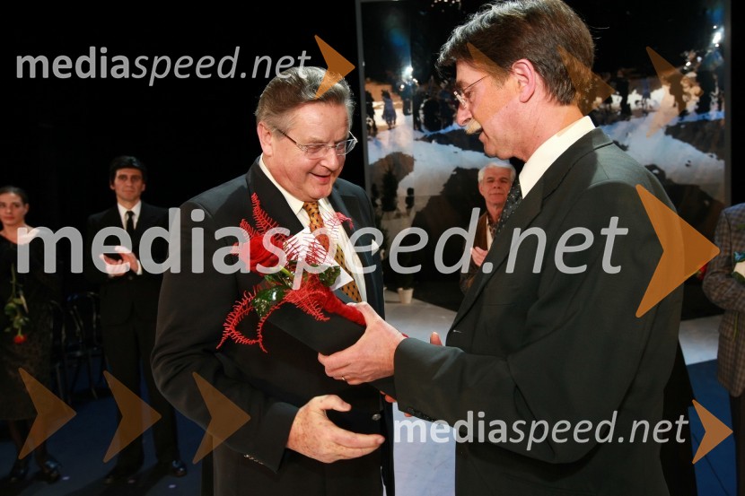 Dušan Mlakar, režiser in Jožko Čuk, v.d. direktorja Slovenskega narodnega gledališča (SNG) Nova Gorica  	 
	Kaj je resnica, premiera predstave v SNG Nova Gorica