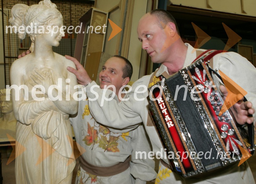 Člana ansambla VandrovciSlovenska polka in valček