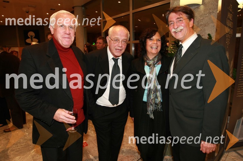 Jernej Novak, Bine Matoh, igralec, Mirjam Božič, direktorica Območne zbornice za Severno Primorsko GZS in Jožko Čuk, v.d. direktorja Slovenskega narodnega gledališča (SNG) Nova Gorica
Kaj je resnica, premiera predstave v SNG Nova Gorica