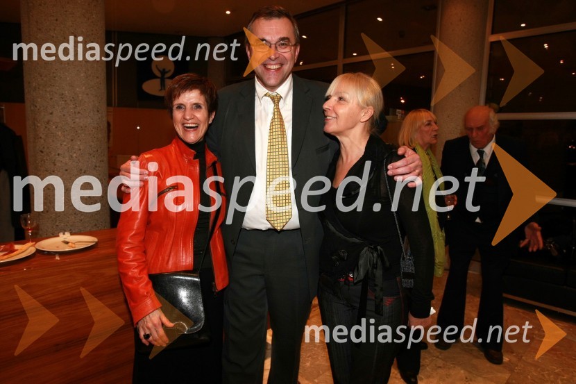 Branka Štrukelj, organizatorka, Borut Bašin, odnosi z javnostmi SNG Nova Gorica in Nada HrovatKaj je resnica, premiera predstave v SNG Nova Gorica