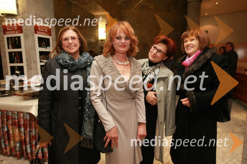 Duška Prinčič Domenis, Nevenka Vrančič, igralka, Sonja Francetič in Vojka ZavadlavKaj je resnica, premiera predstave v SNG Nova Gorica