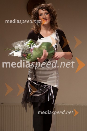 Nuša Smolič, mlada modna oblikovalkaI know you want me-young fresh creative, modna revija