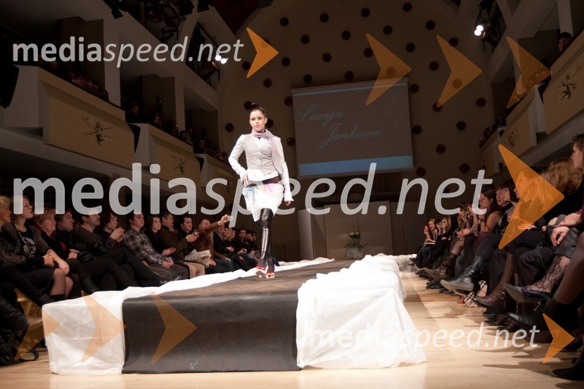 ModelI know you want me-young fresh creative, modna revija