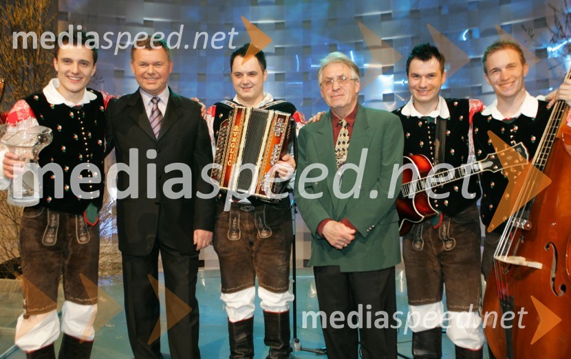 Ansambel Modrijani, Franc Šegovc, avtor skladbe (na sredini) in Boris Kopitar, voditelj (drugi z leve)Slovenska polka in valček