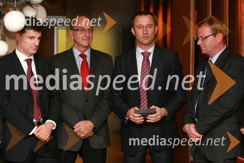 Jernej Dragoš, vodja znamke Porsche pri Porsche Slovenija d.o.o., Heinz Slesak, generalni direktor Porsche Slovenija d.o.o., Darko Horvat, direktor programa Audi pri Porsche Slovenija d.o.o. in  	Marko Škriba, direktor znamke Volkswagen pri Porsche Slovenija d.o.o.Porsche Slovenija d.o.o., vodstvo podjetja