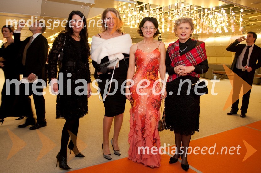 Petra Kancler, novinarka,Carmen Dobnik, odvetnica, dr. Verica Trstenjak, generalna pravobranilka Sodišča Evropskih skupnosti ter Jasmin Petan Malahovsky, hčerka Žarka Petana in predsednica Društva slovensko-škotskega prijateljstva17. Manager koncert