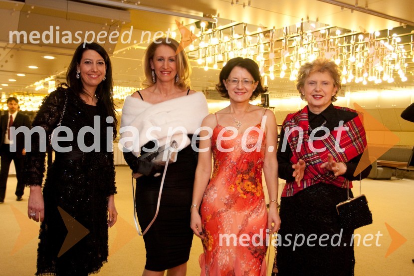 Petra Kancler, novinarka,Carmen Dobnik, odvetnica, dr. Verica Trstenjak, generalna pravobranilka Sodišča Evropskih skupnosti ter Jasmin Petan Malahovsky, hčerka Žarka Petana in predsednica Društva slovensko-škotskega prijateljstva17. Manager koncert