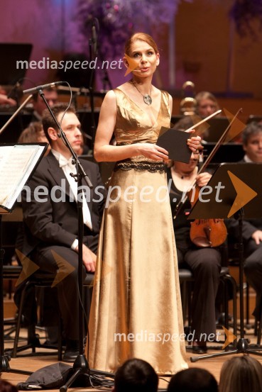 	Eva Longyka Marušič, povezovalka programa17. Manager koncert