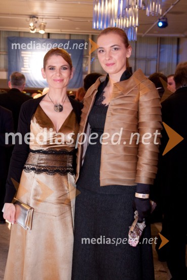 Eva Longyka Marušič, povezovalka programa in Mojca Celin, modna oblikovalka17. Manager koncert