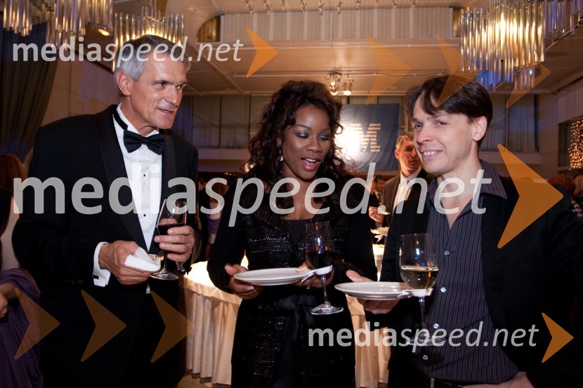 Slobodan Sibinčič, predsednik uprave GV skupine in predsednik sveta Managerskih koncertov, Denyce Graves, mezzosopranistka in Evan Crist, dirigent17. Manager koncert
