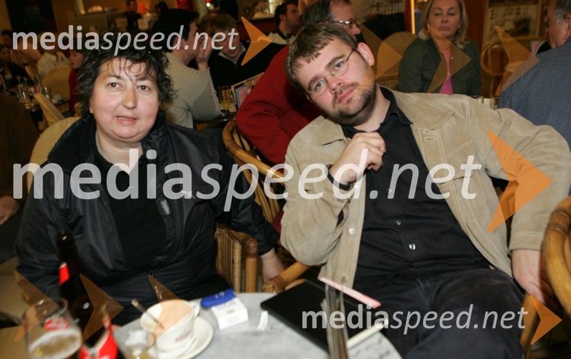 Dragica Petrovič, režiserka ter producentka in Alan Kavčič, namestnik odgovornega urednika revije MariborčanModna revija spodnjega perila Cotonella