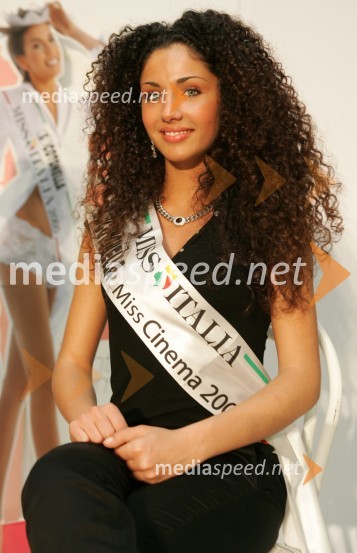 Vera Santagata, italijanska Miss Cinema 2005Modna revija spodnjega perila Cotonella