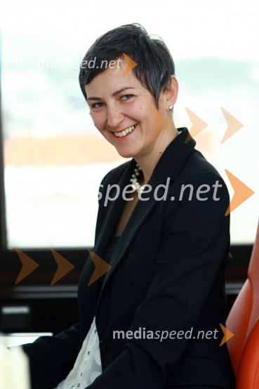 Mag. Natalija Postružnik, direktorica Službe za odnose z javnostmi Zavarovalnice Maribor ter PR na kvadrat osebnost 2009Mag. Natalija Postružnik, PR na kvadrat osebnost 2009