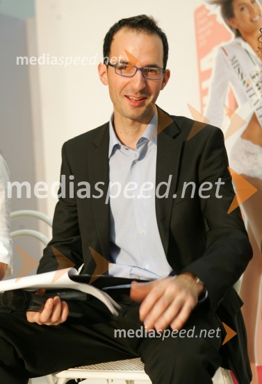 Fedja Juvan, moderator radia Postaja CenterModna revija spodnjega perila Cotonella