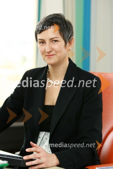 Mag. Natalija Postružnik, direktorica Službe za odnose z javnostmi Zavarovalnice Maribor ter PR na kvadrat osebnost 2009Mag. Natalija Postružnik, PR na kvadrat osebnost 2009