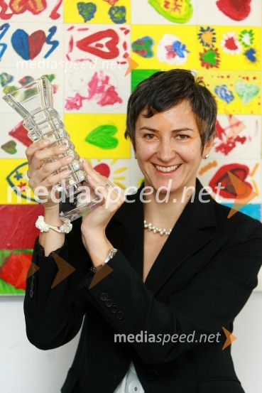 Mag. Natalija Postružnik, direktorica Službe za odnose z javnostmi Zavarovalnice Maribor ter PR na kvadrat osebnost 2009Mag. Natalija Postružnik, PR na kvadrat osebnost 2009