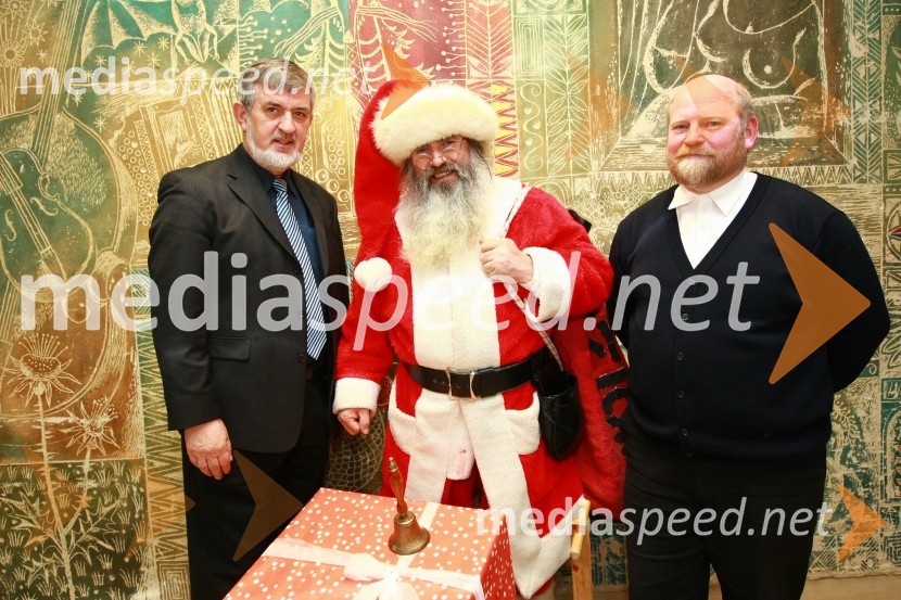 ..., Božiček in Branko Maček, predsednik Nadškofijske Karitas MariborRTV Slovenija, Regionalni Center Maribor, Božiček na obisku