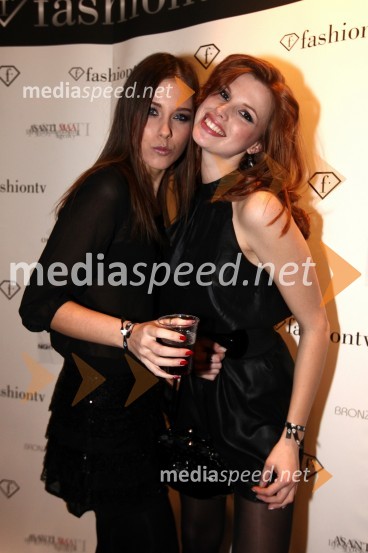 Eva Ahačevič in Karin Škufca, manekenkiFashion TV, prednovoletna zabava