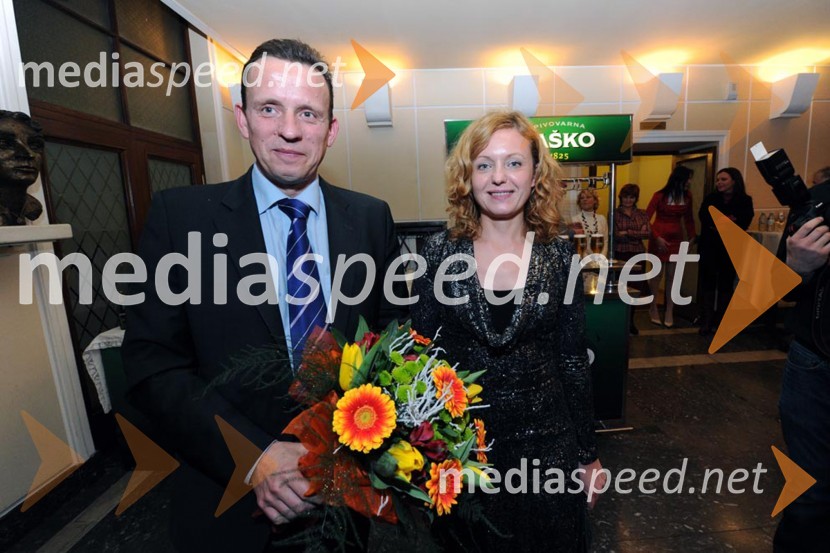 Bojan Šrot, župan občine Celje in Tina Kosi, upravnica in umetniški vodja SLG CeljeSamica človeške vrste, poslovilna predstava igralke Anice Kumer