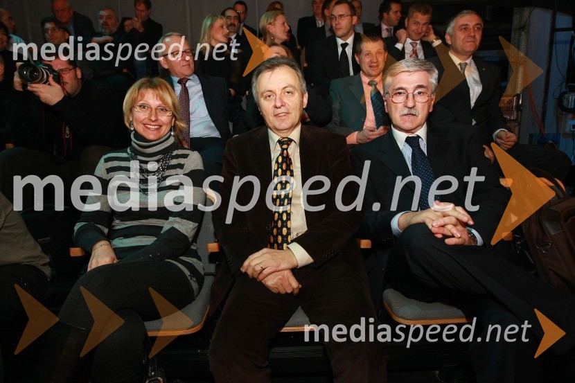 Nataša Bolčina Žgavec, Anton Guzej, generalni direktor RTV Slovenija in Petar Radović, odgovorni urednik razvedrilnega programa RTV SlovenijaSlovenski avto leta 2010