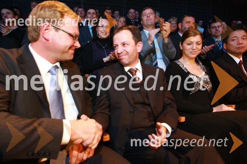 Marko Škriba, vodja znamke Volkswagen v Sloveniji, Borut Gazvoda, vodja prodaje in marketinga za Opel in Chevrolet v Sloveniji ter Sabina Tirak, odnosi z javnostmi General Motors SlovenijaSlovenski avto leta 2010