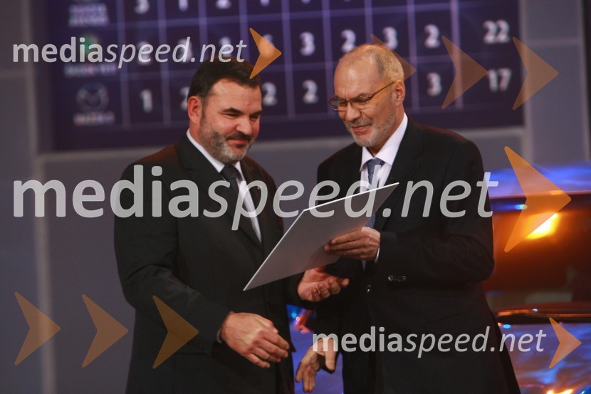 Bogdan Žvanut, vodja znamke Mazda v Sloveniji in Tomaž Porekar, urednik revije Avto foto marketSlovenski avto leta 2010