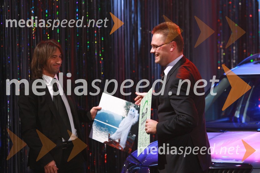 Matej Štakul, urednik avtomobilizma in športa pri časniku Dnevnik ter Petr Podlipny, vodja znamke Škoda v SlovenijiSlovenski avto leta 2010