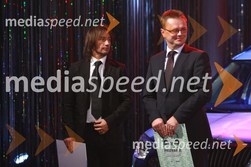 Matej Štakul, urednik avtomobilizma in športa pri časniku Dnevnik ter Petr Podlipny, vodja znamke Škoda v SlovenijiSlovenski avto leta 2010