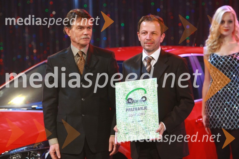 Janez Kovačič, urednik avtomobilizma pri časniku Delo in Borut Gazvoda, vodja prodaje in marketinga za Opel in Chevrolet v SlovenijiSlovenski avto leta 2010