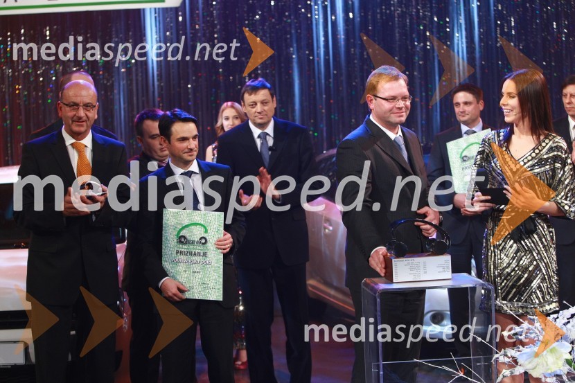 Heinz Slesak, Danilo Ferjančič, generalna direktorja Porsche Slovenija, France Kmetič, urednik Moto revije in Marko Škriba, vodja znamke Volkswagen v Sloveniji in Lorella Flego, TV voditeljicaSlovenski avto leta 2010