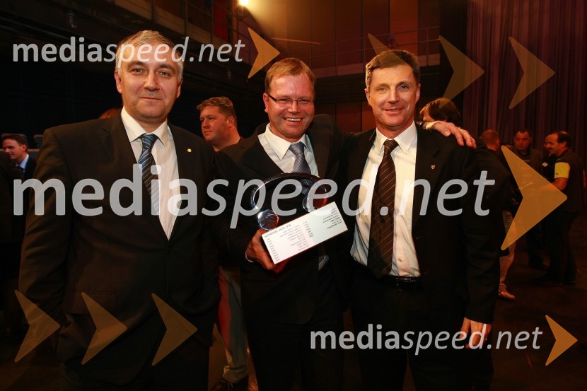 Danijel Starman, predsednik AMZS, Marko Škriba, vodja znamke Volkswagen v Sloveniji in Jernej Dragoš, vodja znamke Porsche pri Porsche Slovenija d.o.o.	 
Slovenski avto leta 2010