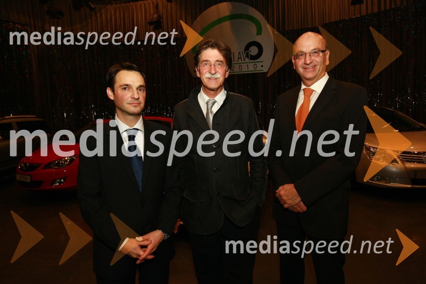 Danilo Ferjančič, generalni direktor Porsche Slovenija, Jožko Čuk, v.d. direktorja Slovenskega narodnega gledališča (SNG) Nova Gorica in Heinz Slesak, generalna direktorja Porsche SlovenijaSlovenski avto leta 2010