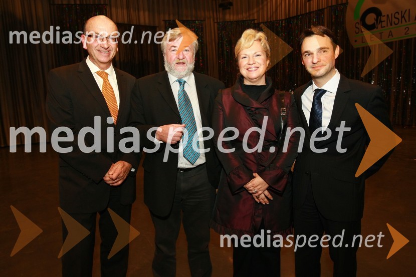 Heinz Slesak, generalni direktor Porsche Slovenija, Tone Smolnikar, župan Kamnika, Sabrina Pečelin, vodja odnosov z javnostmi pri Porsche Slovenija in Danilo Ferjančič, generalni direktor Porsche SlovenijaSlovenski avto leta 2010
