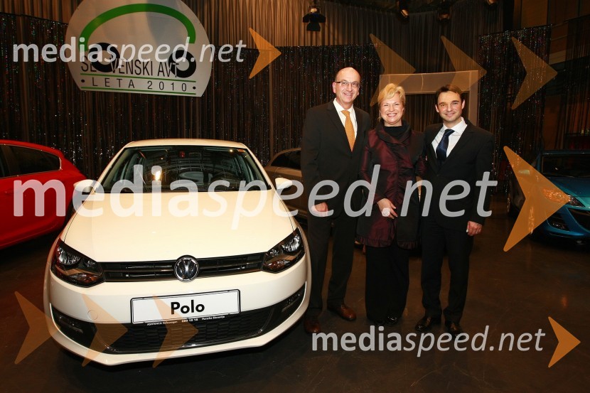Heinz Slesak, generalni direktor Porsche Slovenija, Sabrina Pečelin, vodja odnosov z javnostmi pri Porsche Slovenija in Danilo Ferjančič, generalni direktor Porsche SlovenijaSlovenski avto leta 2010