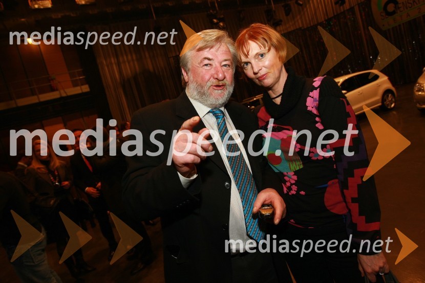 Polona Rozman Mencinger, PR Manager, GM Southeast Europe in Tone Smolnikar, župan KamnikaSlovenski avto leta 2010