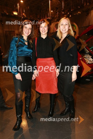 ..., Nina Šarabon, odgovorna za odnose z javnostmi znamke Renault v Sloveniji in ...Slovenski avto leta 2010