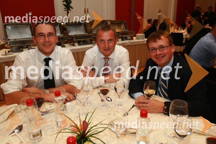 ..., Igor Geršak, direktor za prodajo osebnih vozil Mercedes-Benz pri AC Intercar d.o.o. in in Damijan Vuk, direktor podjetja Avto Triglav d.o.o.Slovenski avto leta 2010