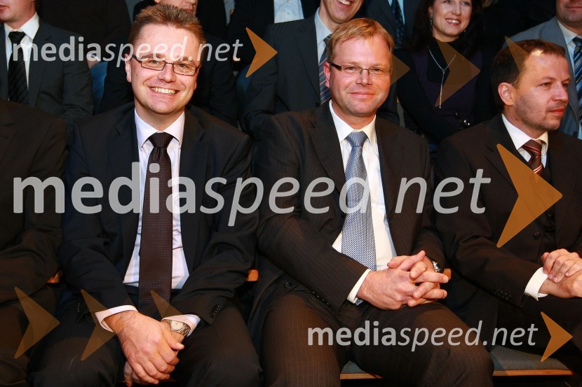 Petr Podlipny, vodja znamke Škoda v Sloveniji in Marko Škriba, vodja znamke Volkswagen v SlovenijiSlovenski avto leta 2010