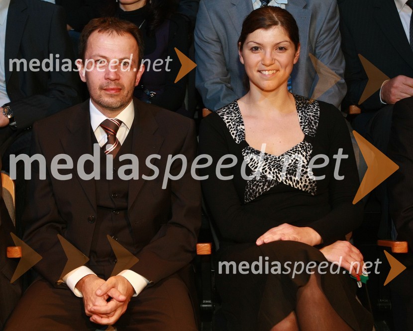 Borut Gazvoda, vodja prodaje in marketinga za Opel in Chevrolet v Sloveniji ter Sabina Tirak, odnosi z javnostmi General Motors SlovenijaSlovenski avto leta 2010