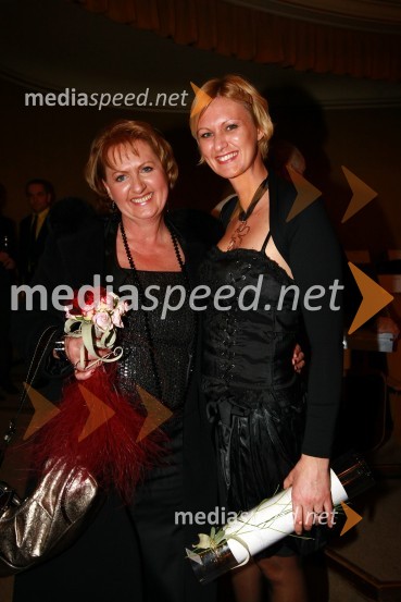 Tea Leban, direktorica Varstveno-delovnega centra Nova Gorica in kandidatka za naziv Slovenka leta 2009 in hčerka Polona GrošeljSlovenka leta 2009 je ... Katarina Kresal