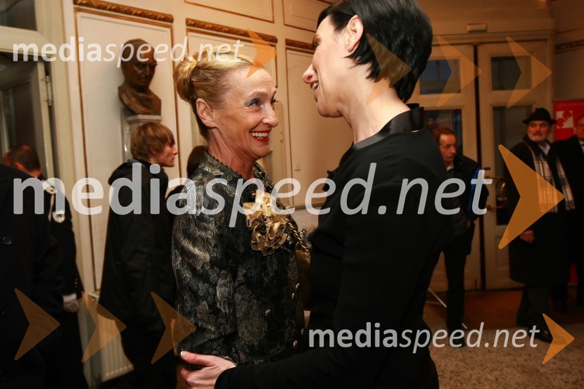 Mojca Beseničar, modna oblikovalka in Melita Berzelak, glavna urednica revije JanaSlovenka leta 2009 je ... Katarina Kresal