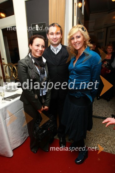 Mojca Majhen, Paidea d.o.o., Anton Majhen, coach in Alenka Bikar, nekdanja atletinjaSlovenka leta 2009 je ... Katarina Kresal