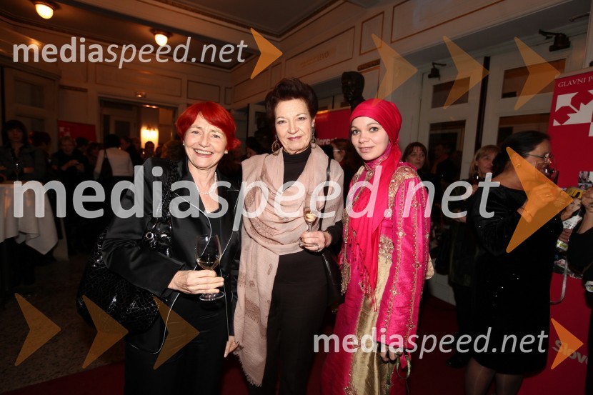 Mojca Senčar, Slovenka leta 2005 ter predsednica Slovenskega združenja za boj proti raku dojk, Elza Budau, pevka in ...Slovenka leta 2009 je ... Katarina Kresal