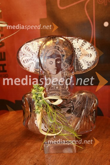 Kipec, ki ga je oblikovala Ljubica Ratkajec KočicaSlovenka leta 2009 je ... Katarina Kresal