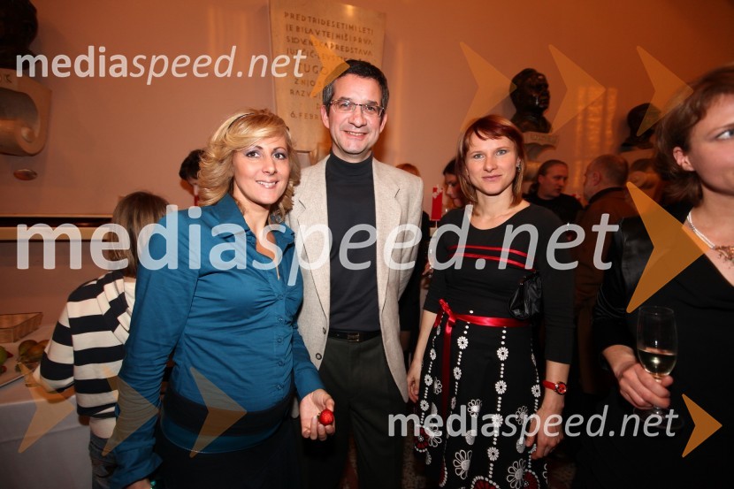 Alenka Bikar, nekdanja atletinja, Rajmond Debevec, strelec in Brigita Langerholc, atletinjaSlovenka leta 2009 je ... Katarina Kresal