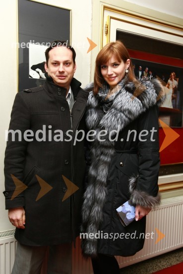 Nataša Pinoza, miss Universe Slovenije 2006 in njen fant Mario MurnSlovenka leta 2009 je ... Katarina Kresal