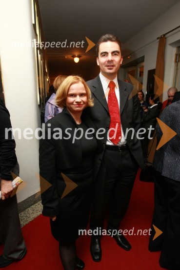 Danilo Tomšič, direktor področja prodaja in marketing v podjetju Mobitel in soproga Andreja Šuštaršič TomšičSlovenka leta 2009 je ... Katarina Kresal